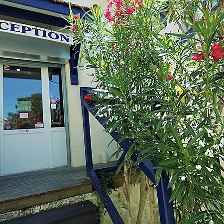 L'arbousier Hotel *